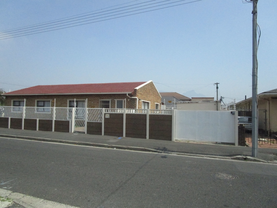 3 Bedroom Property for Sale in Athlone Western Cape